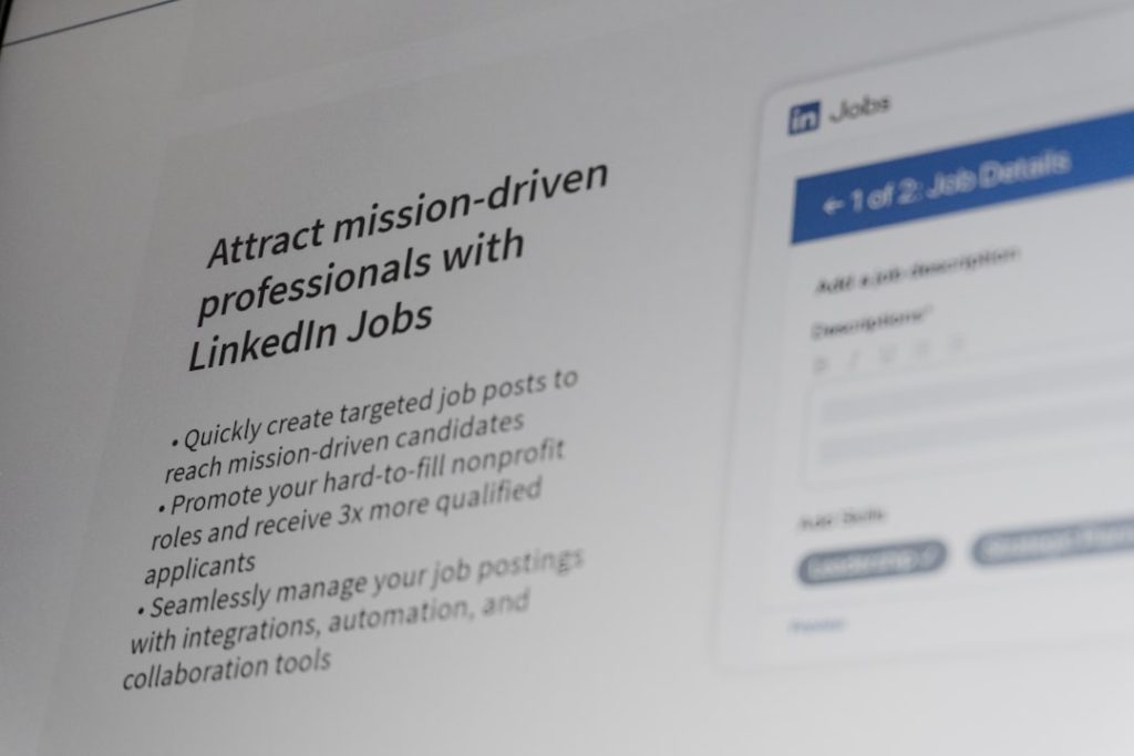 B2B lead generation on LinkedIn - warm-signal prospecting