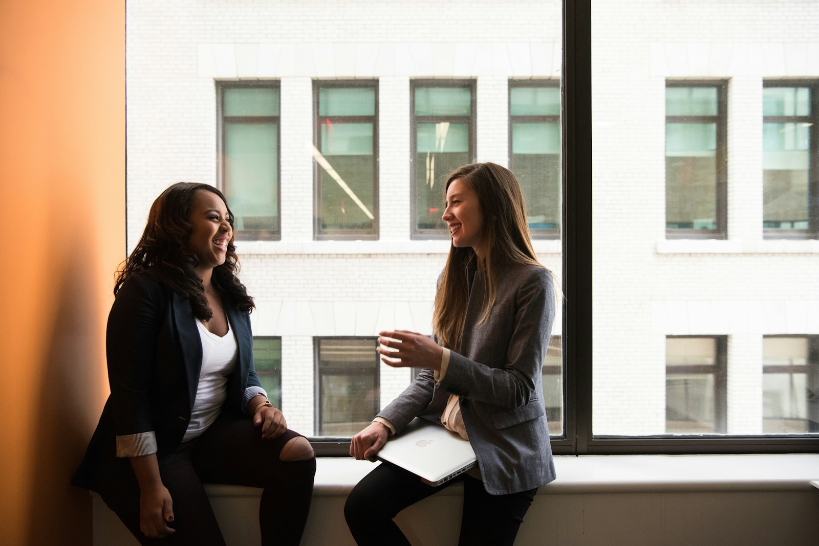 Two people in a warm business conversation, illustrating social selling tools that turn LinkedIn engagement into warm leads